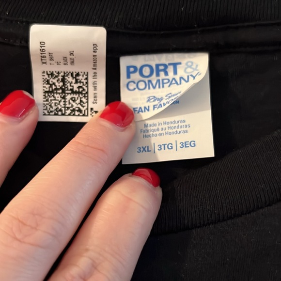 Black Kiss graphic tee - Picture 3 of 3